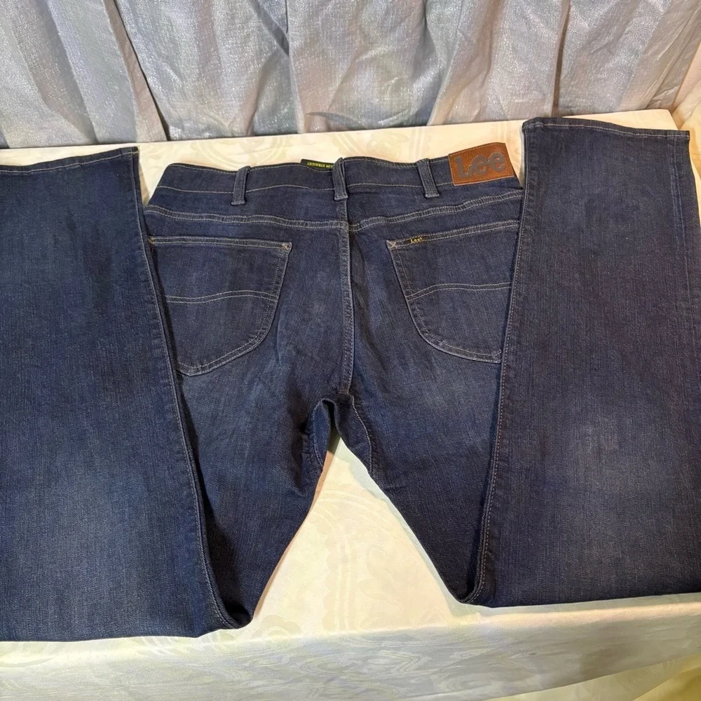 NWT- Lee Men's Extreme motion Zander Slim Straight Jeans
